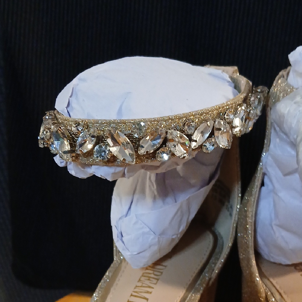 Dream Paris Elegant Gold Heeled Sandals - Picture 12 of 14